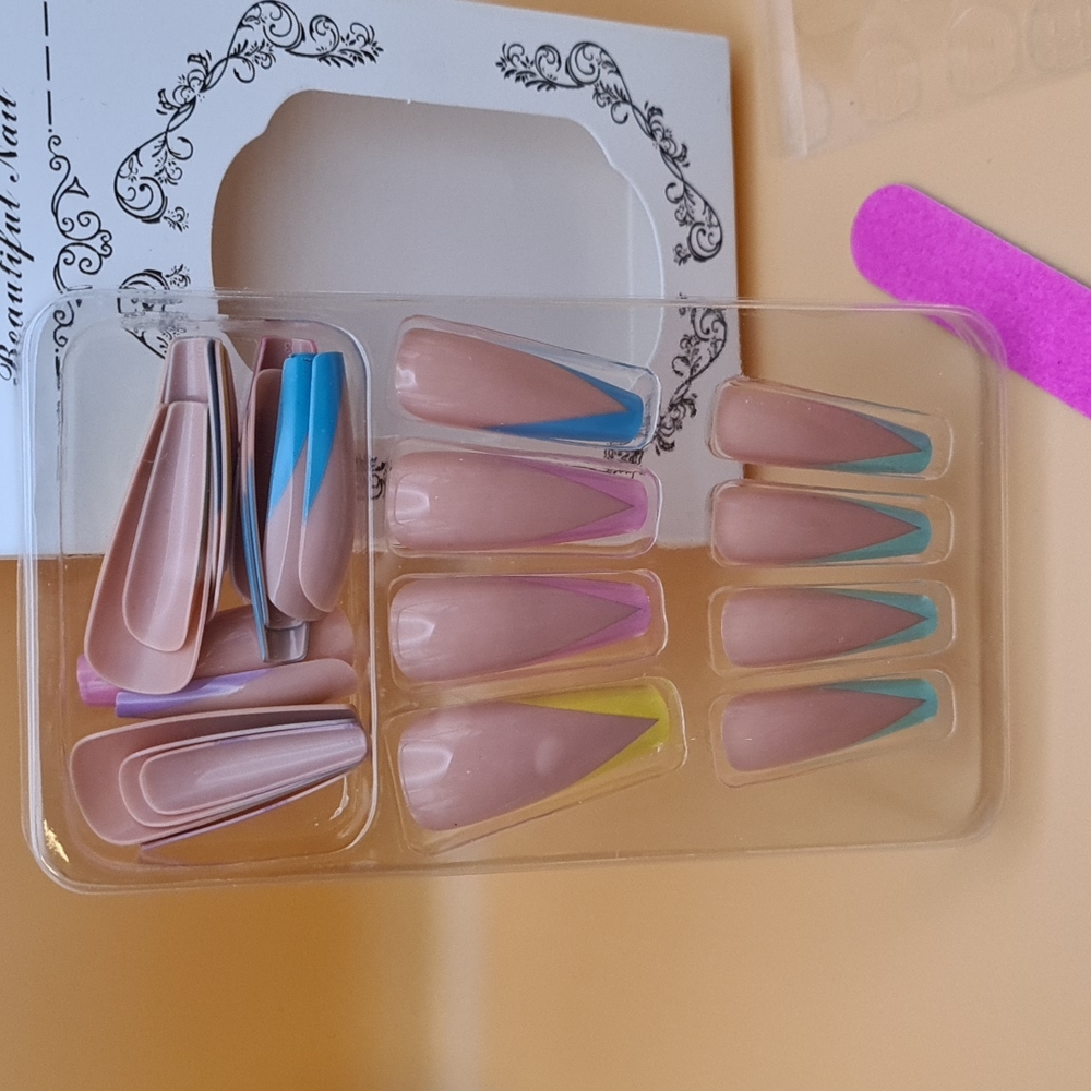24 pcs Press On Nails | 1 Sheet of Tape | 1 pc Nail File | NWOT